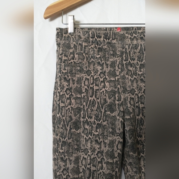 SPANX Leopard Print High Waisted Leggings Jeans High Rise Size Medium - Picture 3 of 6